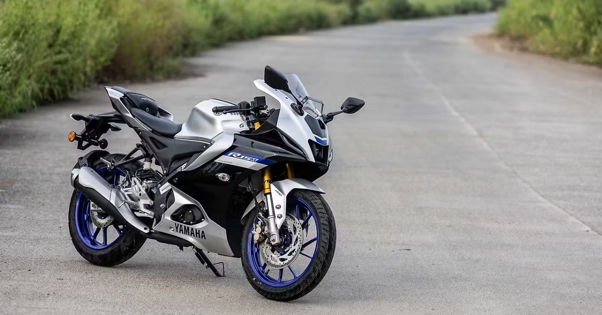 Yamaha R15 V4